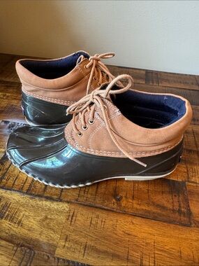 Tommy Hilfiger Women’s Duck Lace-Up Boots in Brown- Like new